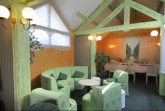 Logis Hotel De La Tour Masseret Екстер'єр фото