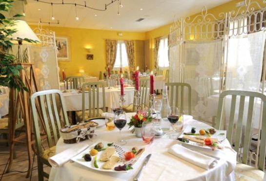 Logis Hotel De La Tour Masseret Екстер'єр фото