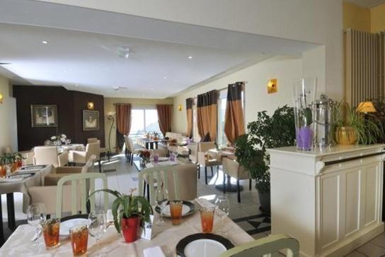 Logis Hotel De La Tour Masseret Екстер'єр фото